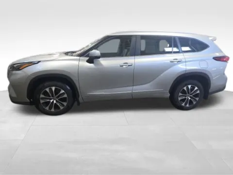 Another view of 2023 Toyota Highlander Hybrid XLE for sale in Ottumwa, IA at Gregg Young Toyota of Ottumwa
