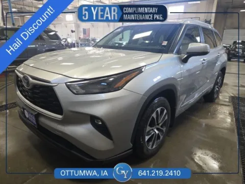 Silver 2023 Toyota Highlander Hybrid XLE for sale in Ottumwa, IA