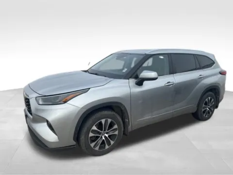 Another view of 2023 Toyota Highlander Hybrid XLE for sale in Ottumwa, IA at Gregg Young Toyota of Ottumwa