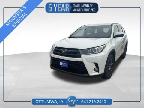 White 2018 Toyota Highlander SE for sale in Ottumwa, IA