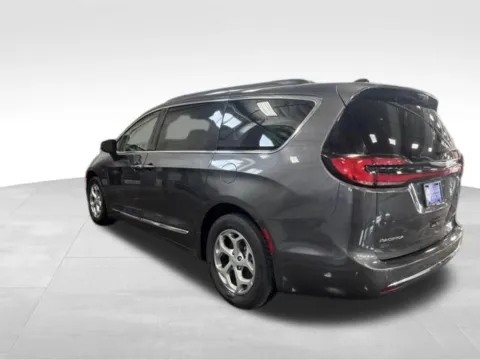 More photos of 2023 Chrysler Pacifica Limited at Gregg Young Toyota of Ottumwa, IA