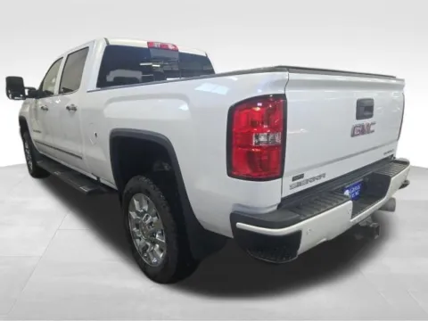 More photos of 2018 GMC Sierra 2500HD Denali at Gregg Young Toyota of Ottumwa, IA