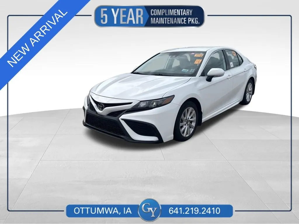 White 2023 Toyota Camry SE for sale in Ottumwa, IA