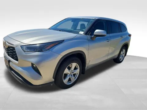 Photos of 2024 Toyota Highlander LE for sale in Ottumwa, IA at Gregg Young Toyota of Ottumwa