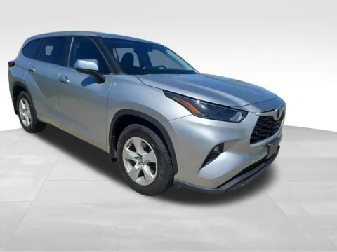 More photos of 2024 Toyota Highlander LE at Gregg Young Toyota of Ottumwa, IA