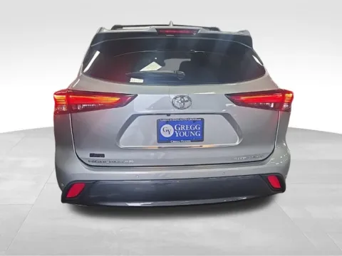 More photos of 2023 Toyota Highlander Limited at Gregg Young Toyota of Ottumwa, IA