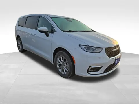 More photos of 2023 Chrysler Pacifica Touring L at Gregg Young Toyota of Ottumwa, IA