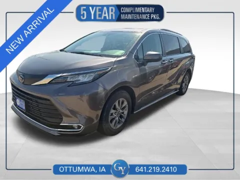 Gray 2022 Toyota Sienna XLE for sale in Ottumwa, IA