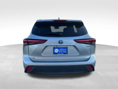 More photos of 2023 Toyota Highlander Hybrid XLE at Gregg Young Toyota of Ottumwa, IA
