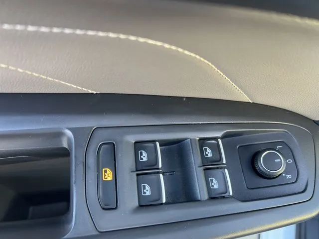 2023 Volkswagen Atlas Cross Sport SE Technology photo 4