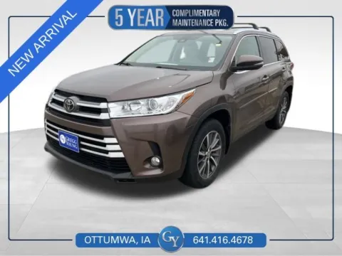 Red 2019 Toyota Highlander XLE for sale in Ottumwa, IA