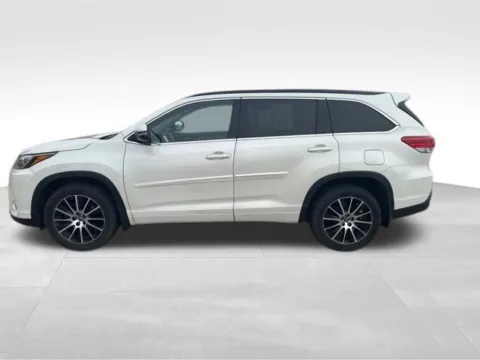 Another view of 2018 Toyota Highlander SE for sale in Ottumwa, IA at Gregg Young Toyota of Ottumwa