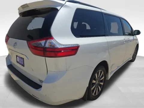 More photos of 2020 Toyota Sienna XLE at Gregg Young Toyota of Ottumwa, IA