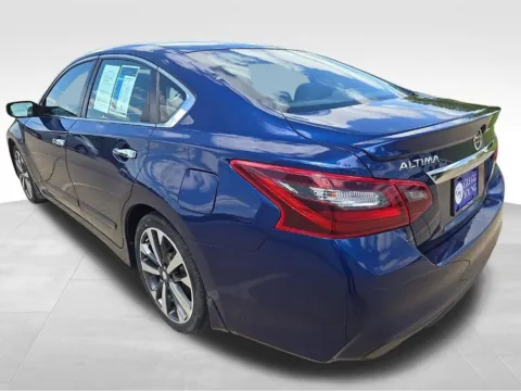 More photos of 2017 Nissan Altima 2.5 SR at Gregg Young Toyota of Ottumwa, IA