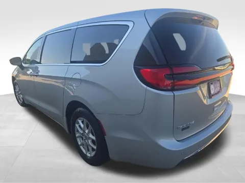 More photos of 2023 Chrysler Pacifica Touring L at Gregg Young Toyota of Ottumwa, IA