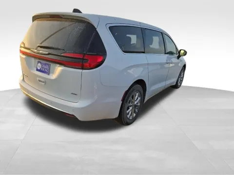 More photos of 2023 Chrysler Pacifica Touring L at Gregg Young Toyota of Ottumwa, IA