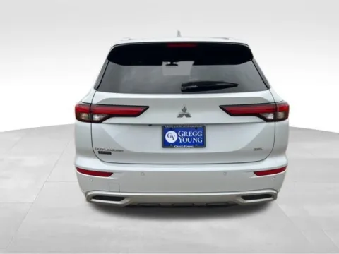 More photos of 2023 Mitsubishi Outlander SEL at Gregg Young Toyota of Ottumwa, IA