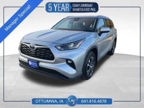 Gray 2023 Toyota Highlander Hybrid XLE for sale in Ottumwa, IA