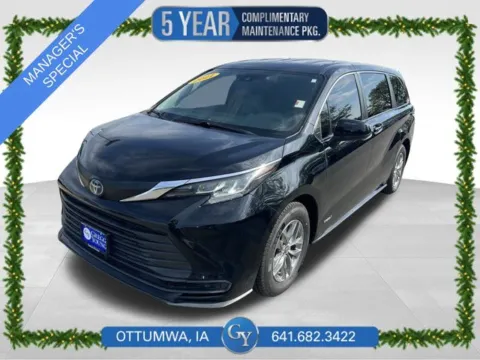Black 2021 Toyota Sienna LE for sale in Ottumwa, IA