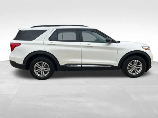 2022 Ford Explorer XLT photo 2