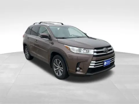 More photos of 2019 Toyota Highlander XLE at Gregg Young Toyota of Ottumwa, IA