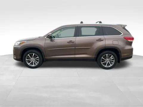 Photos of 2019 Toyota Highlander XLE for sale in Ottumwa, IA at Gregg Young Toyota of Ottumwa