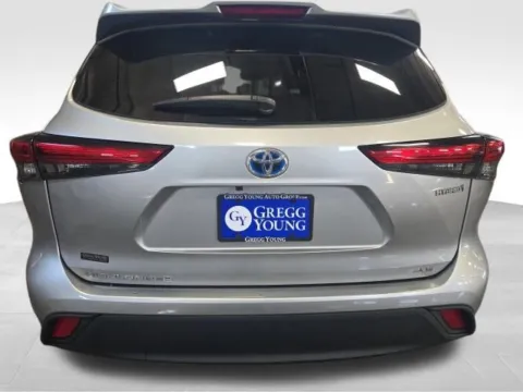 More photos of 2023 Toyota Highlander Hybrid XLE at Gregg Young Toyota of Ottumwa, IA