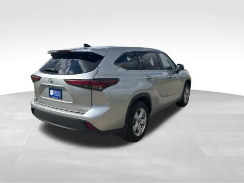 More photos of 2024 Toyota Highlander LE at Gregg Young Toyota of Ottumwa, IA