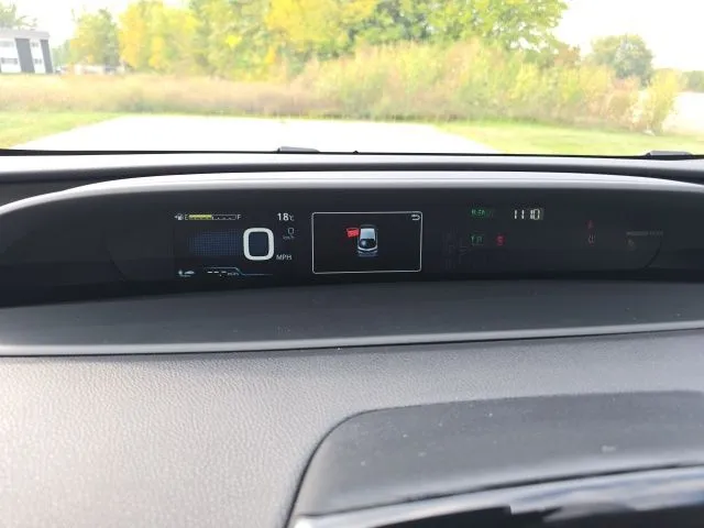 2020 Toyota Prius Prime LE photo 4