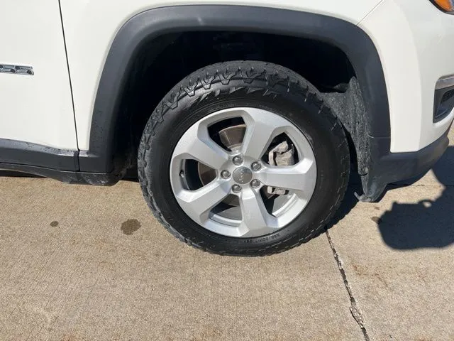 2020 Jeep Compass Latitude photo 3