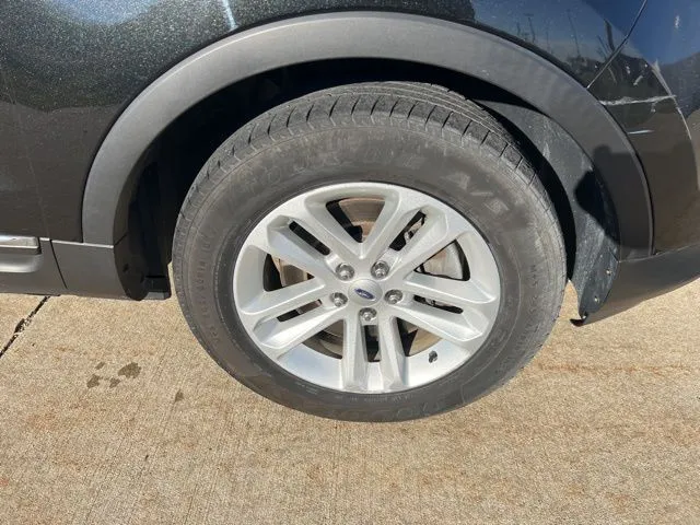 2014 Ford Explorer XLT photo 4