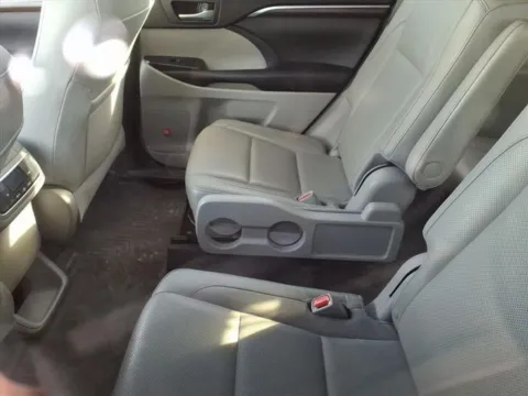 More photos of 2016 Toyota Highlander at Gregg Young Toyota of Columbus, NE