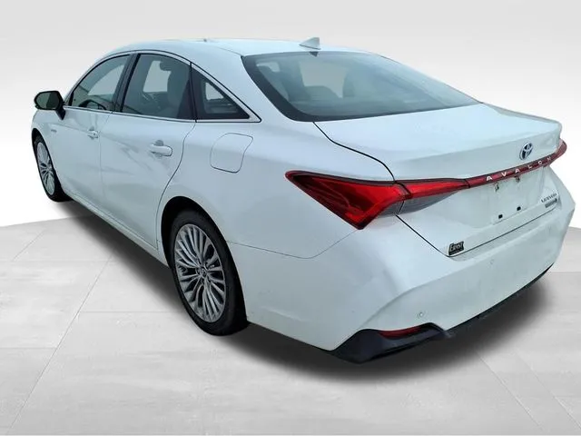 2019 Toyota Avalon Hybrid Limited photo 2