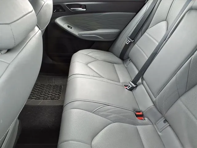 2019 Toyota Avalon Hybrid Limited photo 4