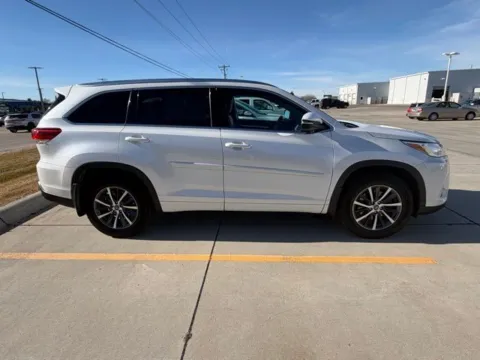 More photos of 2017 Toyota Highlander at Gregg Young Toyota of Columbus, NE