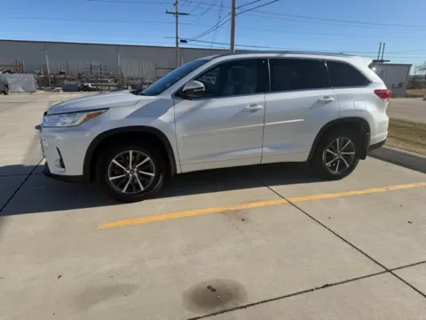 Photos of 2017 Toyota Highlander for sale in Columbus, NE at Gregg Young Toyota of Columbus