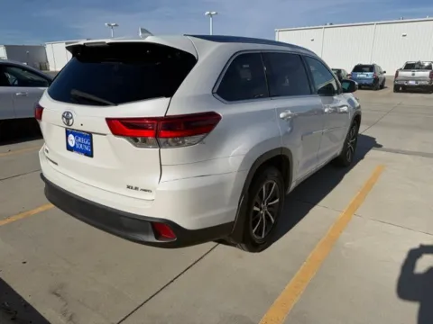 More photos of 2017 Toyota Highlander at Gregg Young Toyota of Columbus, NE