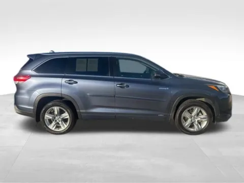 More photos of 2019 Toyota Highlander Hybrid Limited at Gregg Young Toyota of Columbus, NE