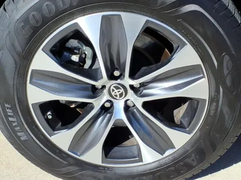 More photos of 2024 Toyota Highlander XLE at Gregg Young Toyota of Columbus, NE