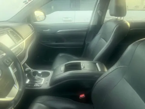 More photos of 2016 Toyota Highlander at Gregg Young Toyota of Columbus, NE