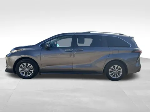 More photos of 2022 Toyota Sienna LE at Gregg Young Toyota of Columbus, NE