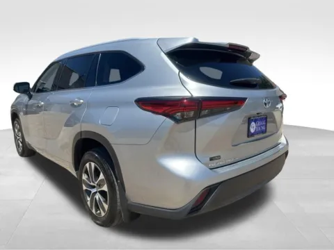 More photos of 2022 Toyota Highlander Hybrid XLE at Gregg Young Toyota of Columbus, NE