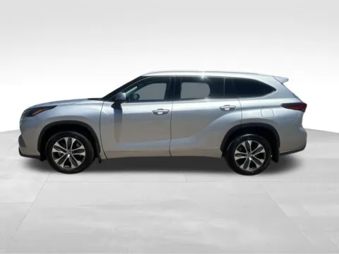 More photos of 2022 Toyota Highlander Hybrid XLE at Gregg Young Toyota of Columbus, NE