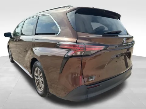 More photos of 2022 Toyota Sienna LE at Gregg Young Toyota of Columbus, NE