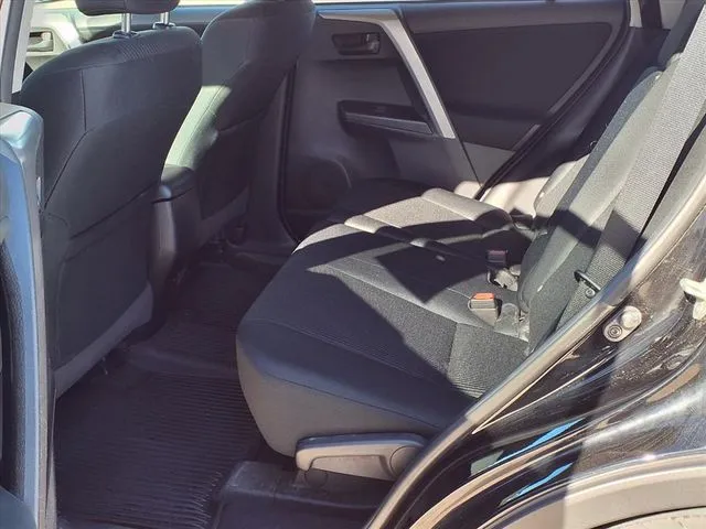 2018 Toyota RAV4 LE photo 2