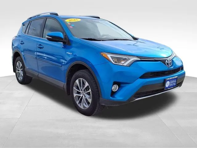 2016 Toyota RAV4 Hybrid XLE photo 3