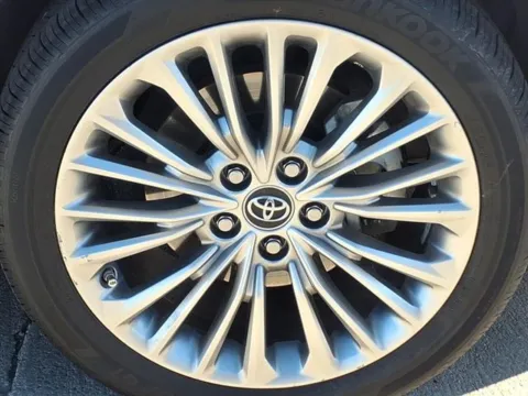 More photos of 2019 Toyota Avalon Hybrid Limited at Gregg Young Toyota of Columbus, NE