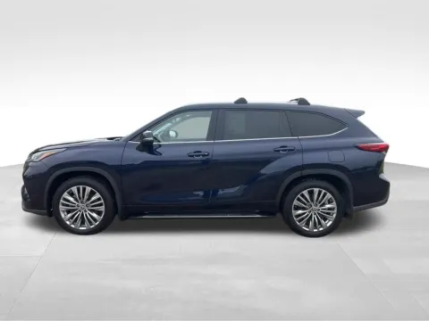 More photos of 2023 Toyota Highlander Platinum at Gregg Young Toyota of Columbus, NE