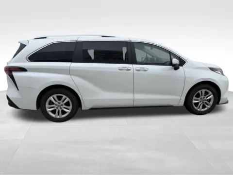 More photos of 2023 Toyota Sienna Limited at Gregg Young Toyota of Columbus, NE