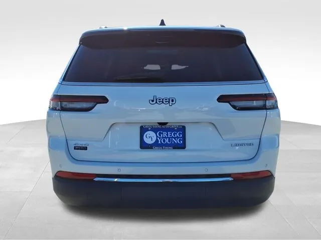 2025 Jeep Grand Cherokee Limited photo 2